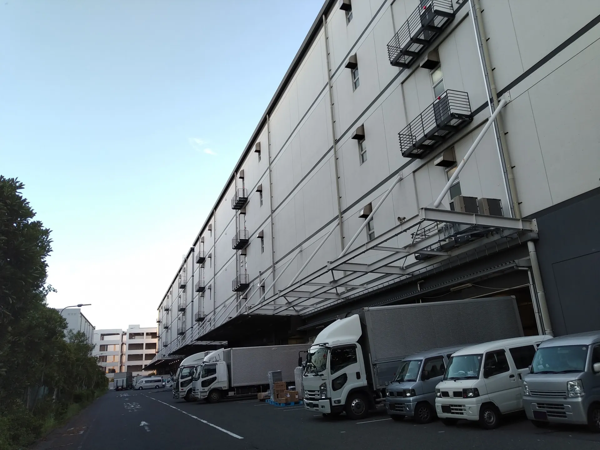 配送センターとは?その他の施設との違いや業務内容について
